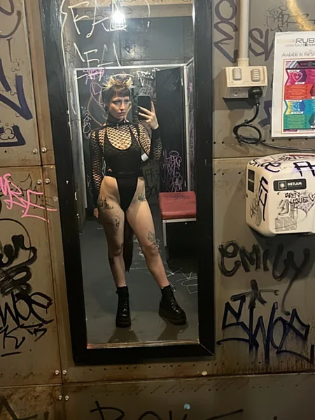 L ✨