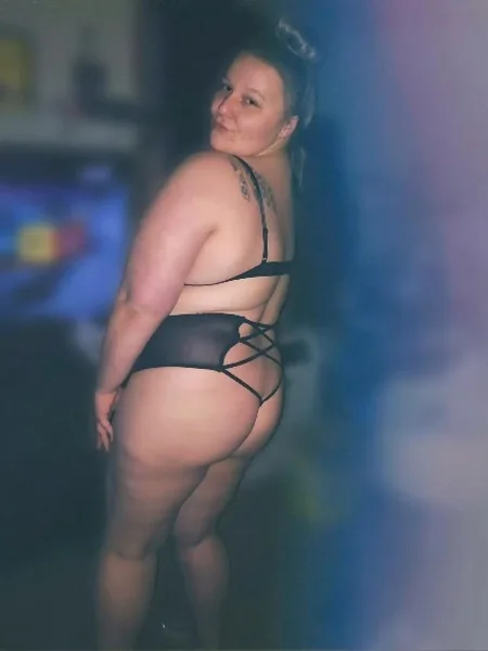 Thick Snowbunnnyyy 🥶