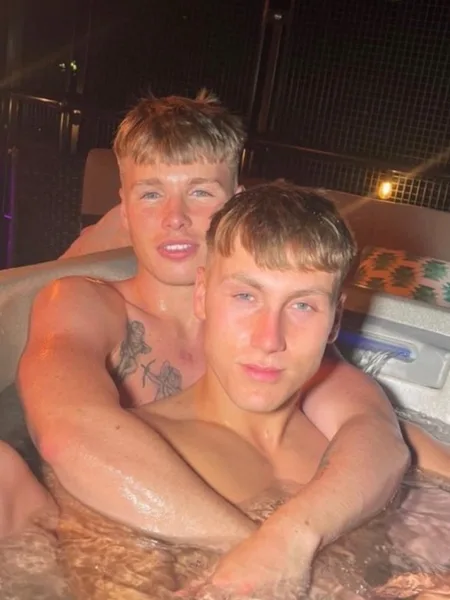 GAY 0161 COUPLE