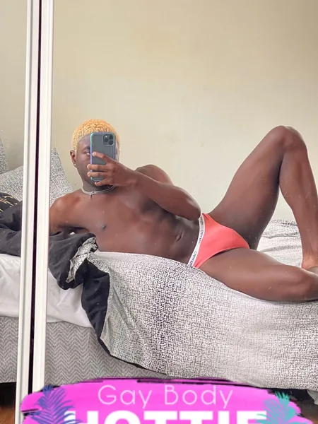 GAYBODYHOTTIE