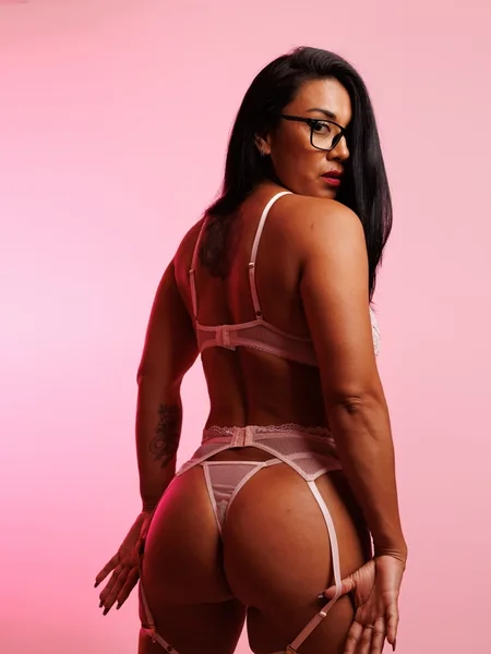 Mujer de carne y besos