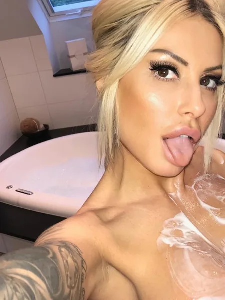 Gina_Gold_official