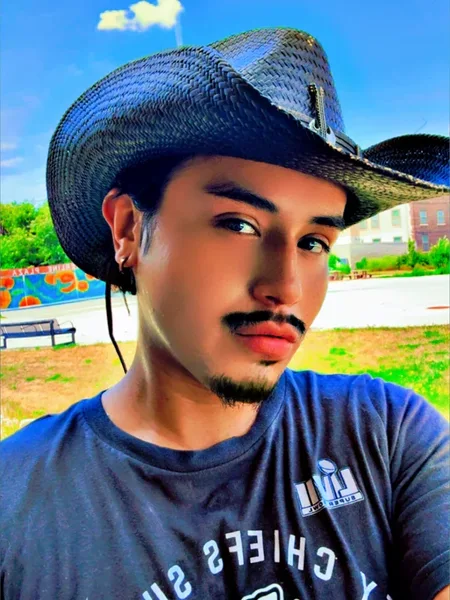 Gio Fox