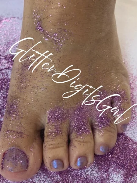 Glitter Digits Gal