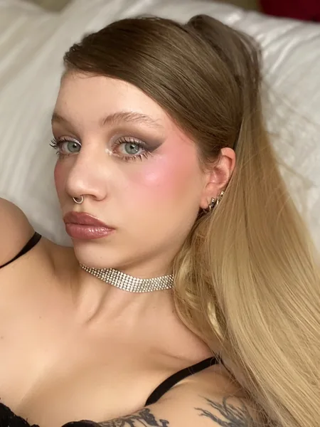 Goddess Alaska🧎🏻