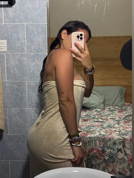 ✨Cutie with a booty✨