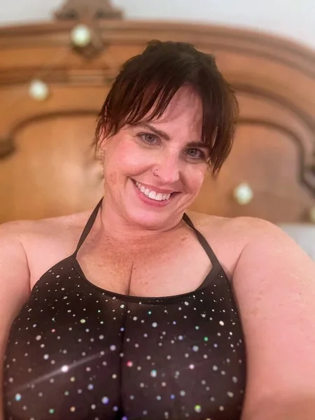 Hipsandcurves75 avatar