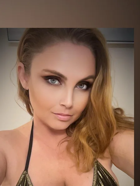 Honey Bee Bombshell