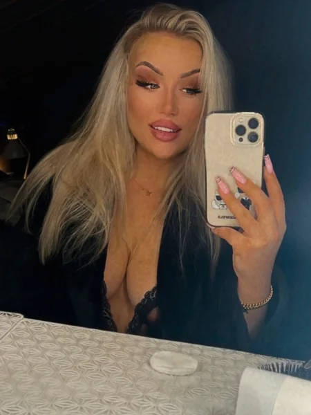 Kylie 🍑🍑