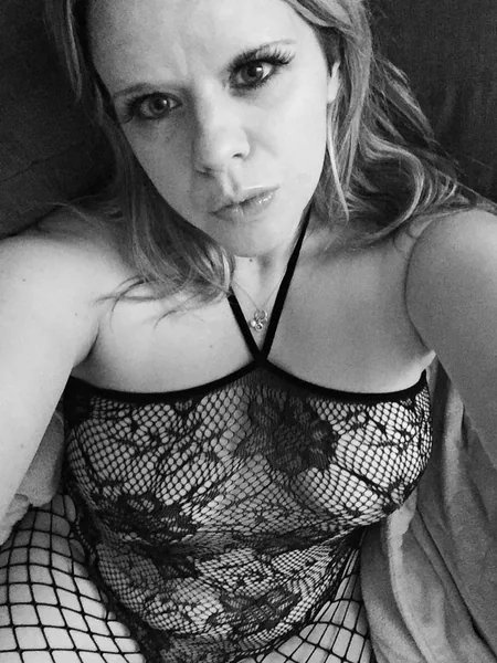 Hornysurreycouple83