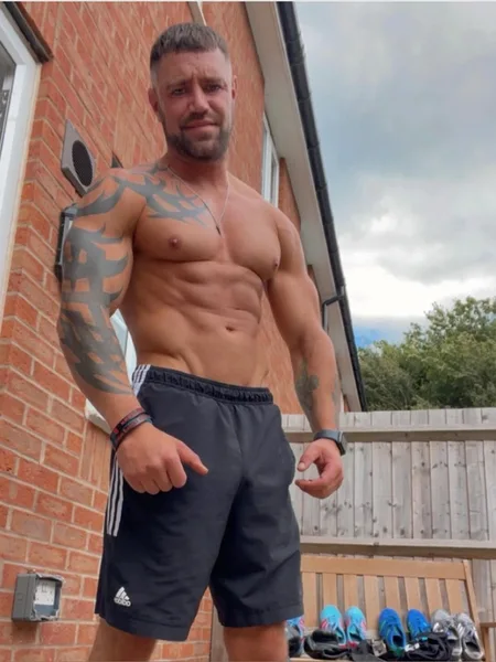 Hung muscle Brit avatar