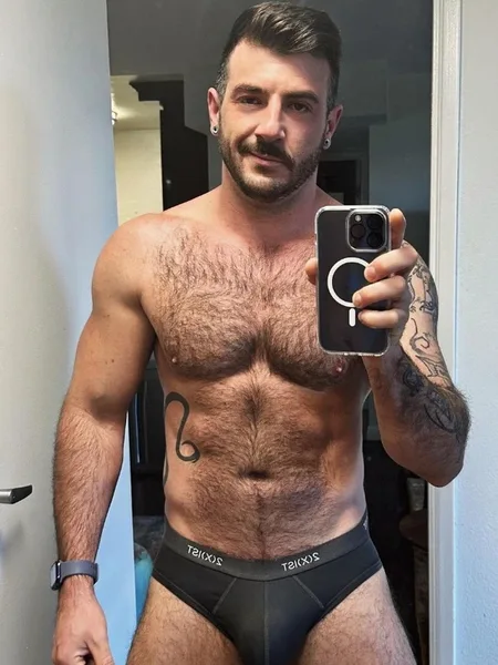 Ian Holms 🧺