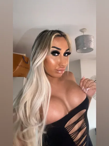 👸🏼B R I T I S H    TRANS     D O L L 👸🏼