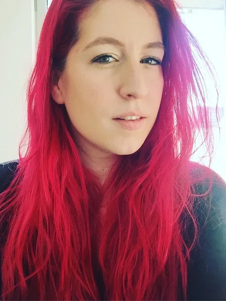 Lara Red