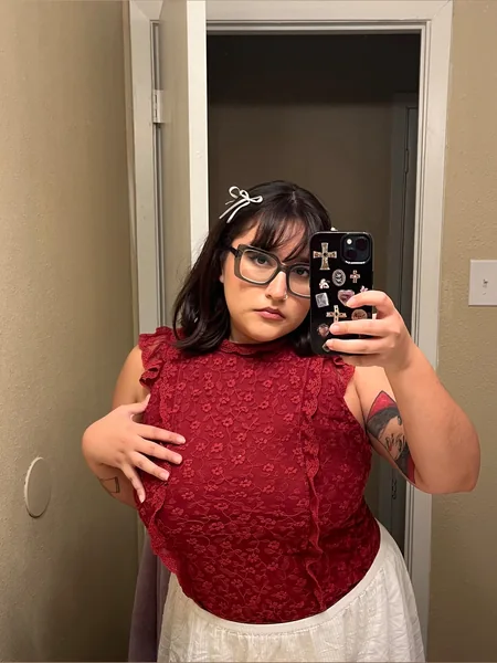 Hot Sexy Goddess 🖤⚰️🚬🤍