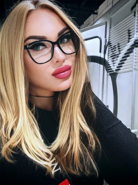 Anny  Rose