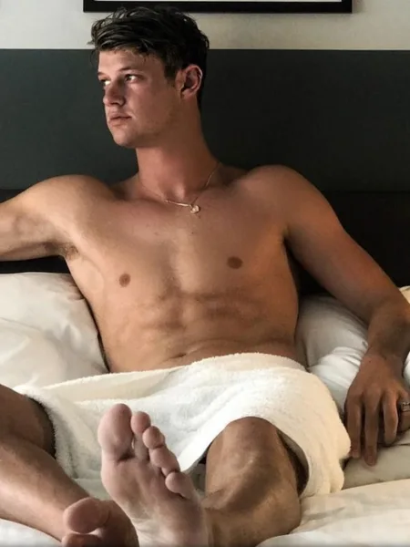 JXNS ONLY FEET
