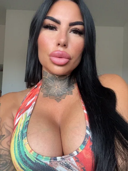 Miss Karina 🖤
