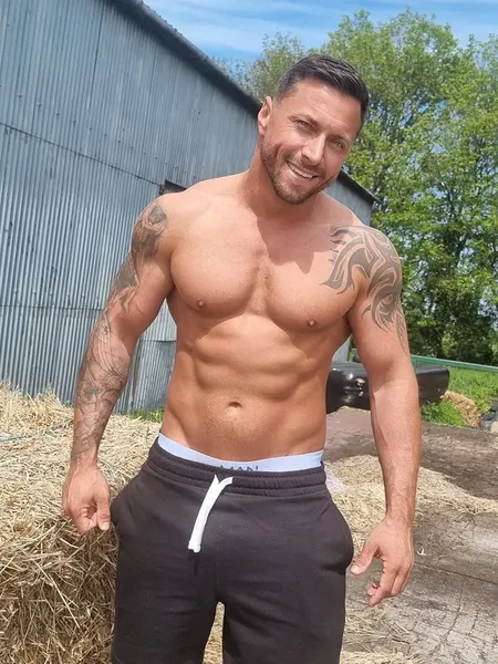 Karl James 🎁 FREE page