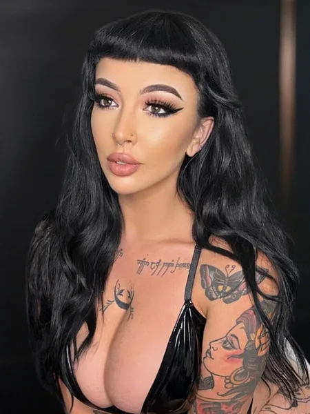 Katrina Oceana 🔞 PUSSY ON WALL