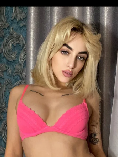 Kelly Blondie Baddie😛