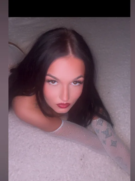 Kendoll’ Divine avatar