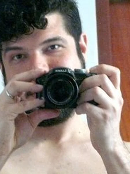 Richie V.