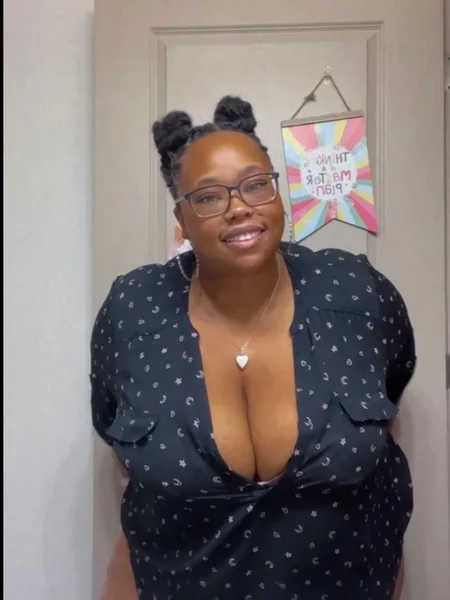 KrissiMonique