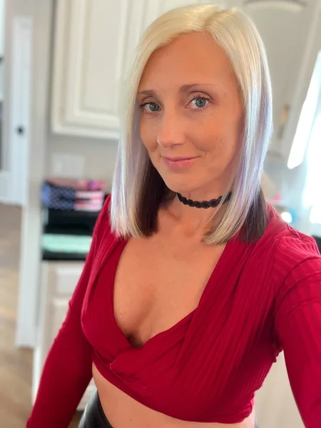 KurvyBlondeWife