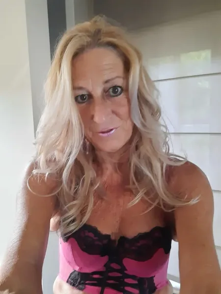 Nylons and Heels fetish Lady "Kyra" avatar