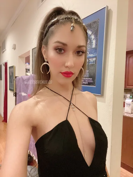Goddess Venus - Free - Findom / Femdom avatar