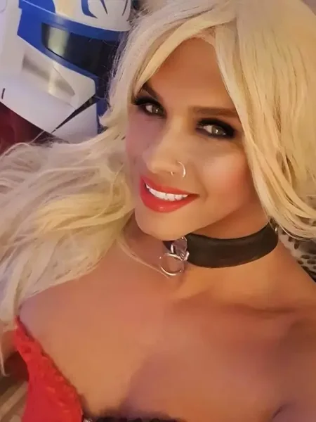 Lana_50 vers Shemale