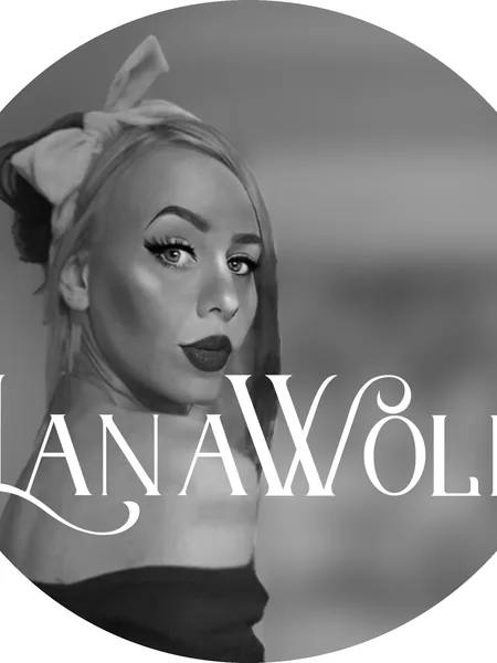L A N A  ☾  W O L F
