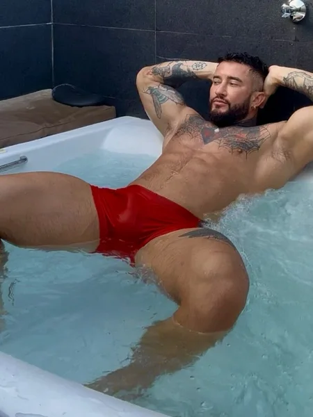 Lawrence London! 💦 241k PAGE LIKES 🏆 #1