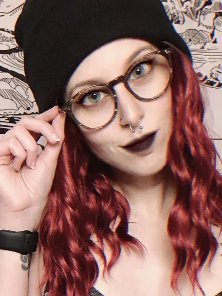 SLIMTHICK GOTH BABE 🥵 FREE