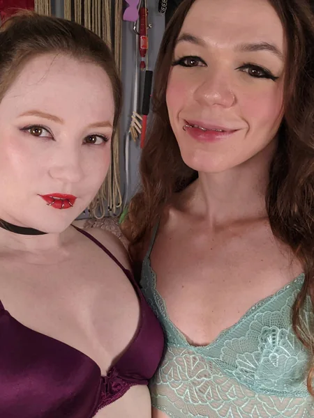 Lilith &amp; Soleil🌈Kinky trans/cis couple👯