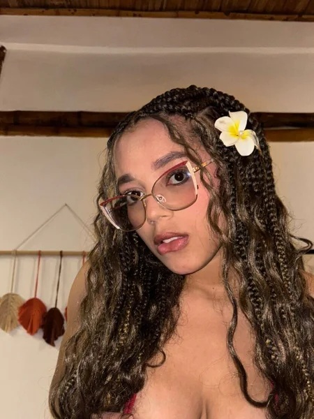 Lily 🌹🌺 19