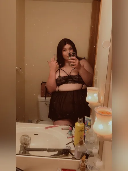 Nikkie V.