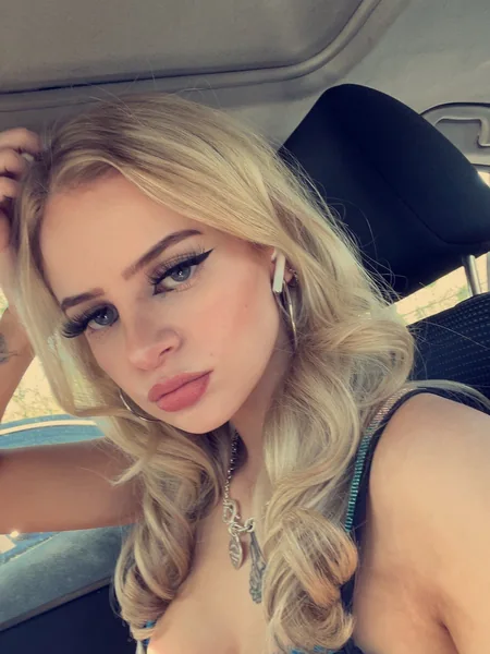 Lizzie Leigh