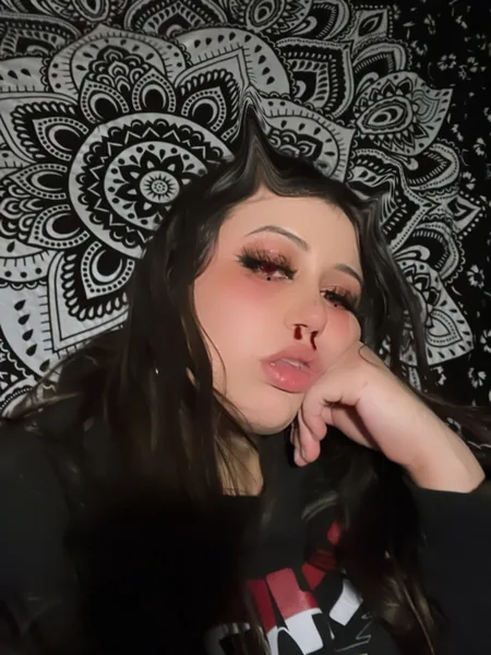 lolaa X moon
