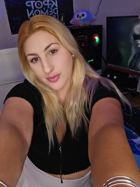Lonely Gamer Gal