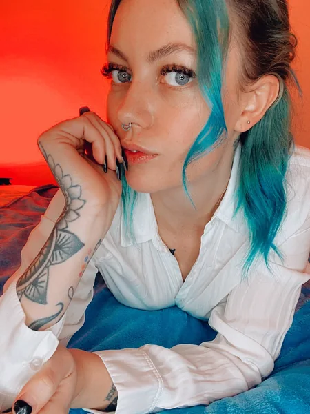 Lottie Nova 💙
