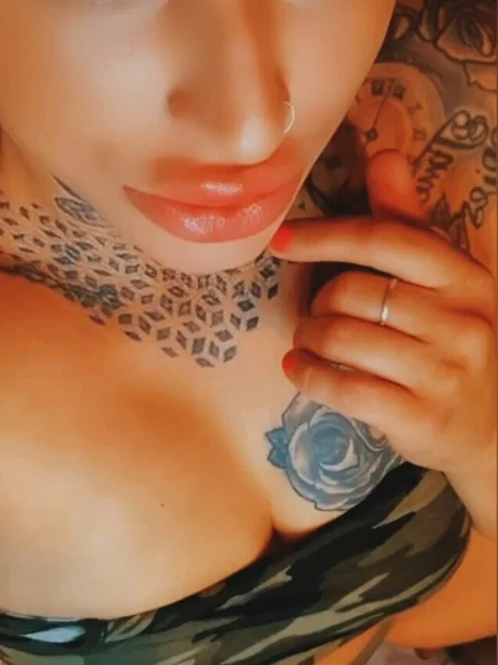 Louise_Ebony