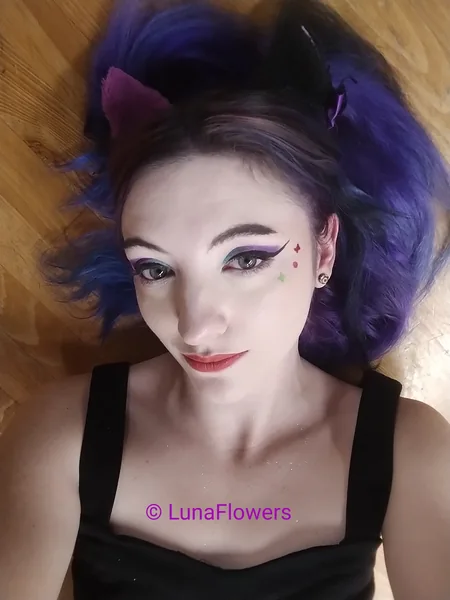 Luna Flowers avatar