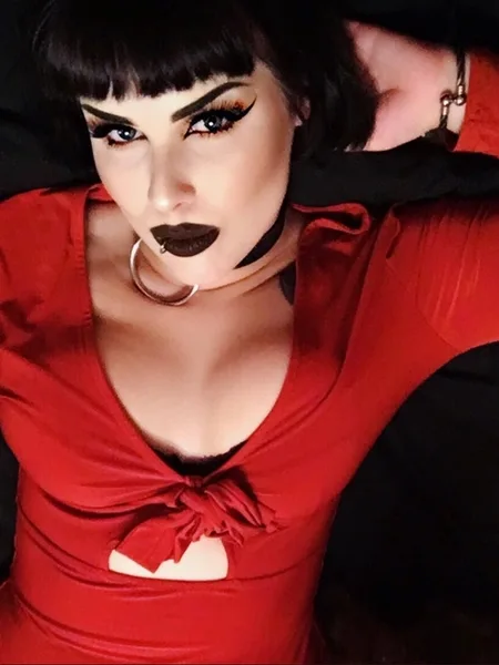 Chloe Lee (Lyra) ☥