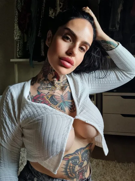 Manola Tenti