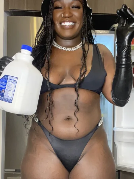 Melgotthemilk 🍑💨 FART UNIVERSITY NOW 🍎