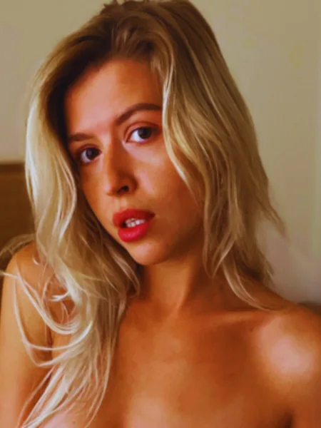 🍑 Mia.June