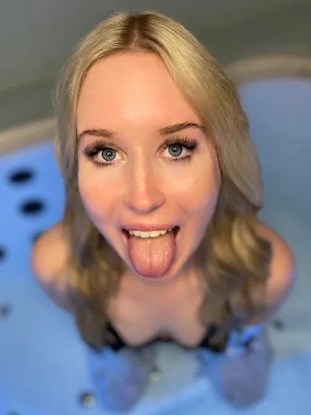 Mia Peach 🍑