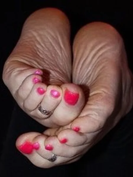 Mimi's feet
